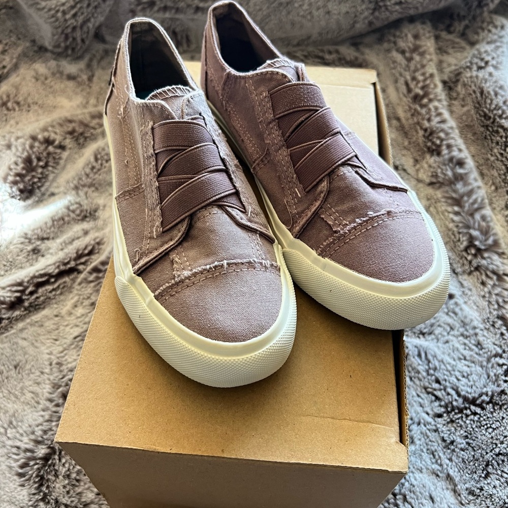 Blowfish-Marley Slip on sneaker size 6